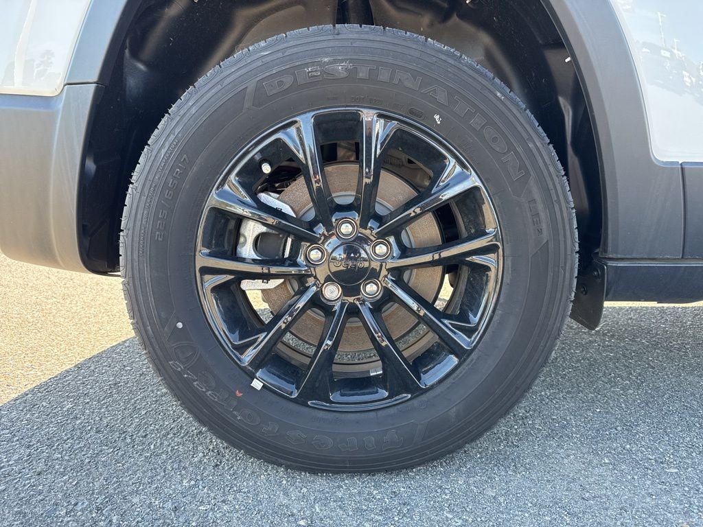 New 2023 Bright White Clear-Coat Exterior Paint Jeep Altitude Lux image 8