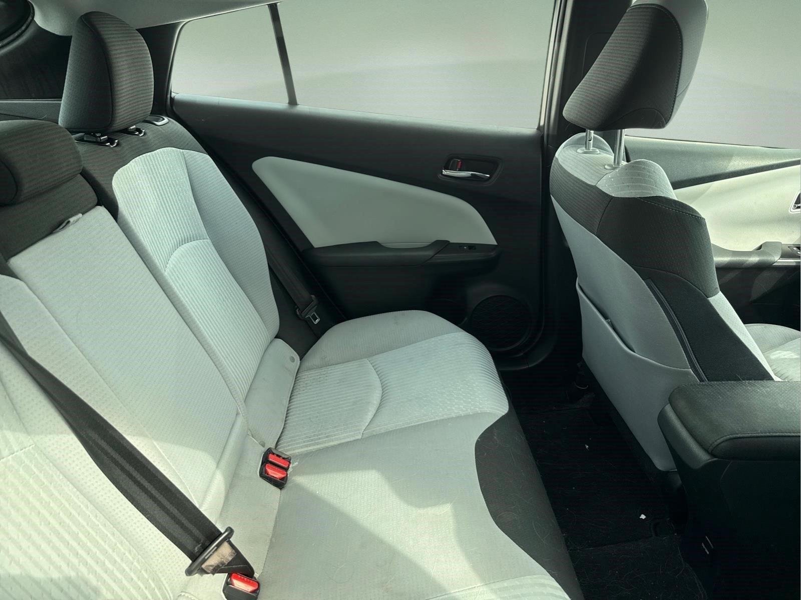 Used 2016 Hypersonic Red Toyota Two image 18