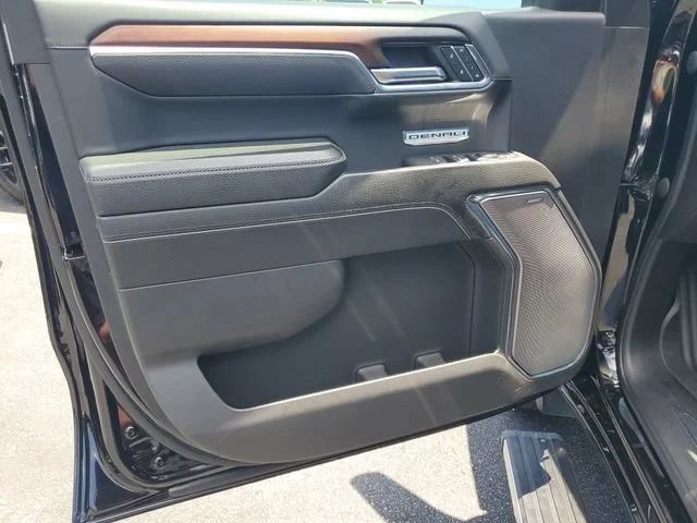 Used 2024 Onyx Black GMC Denali image 8