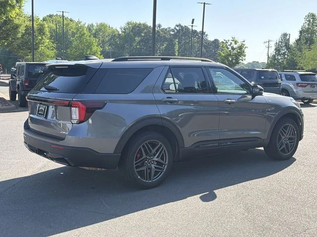 Used 2025 Gray Ford ST-Line image 12