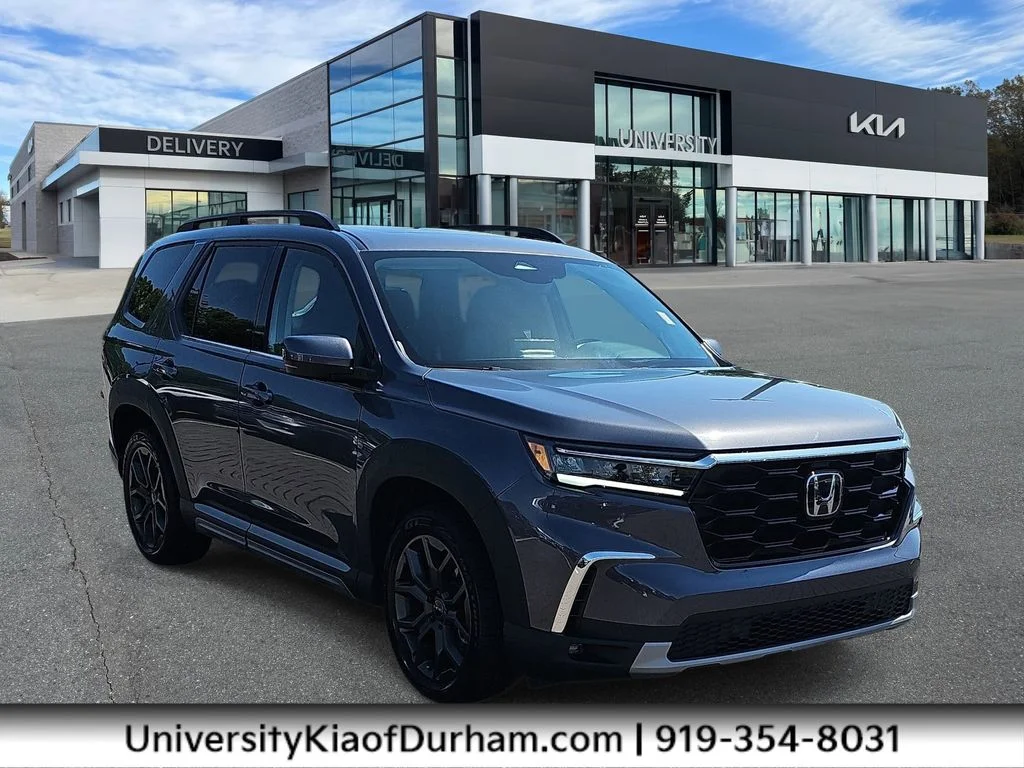 Used 2023  Honda Touring image 1