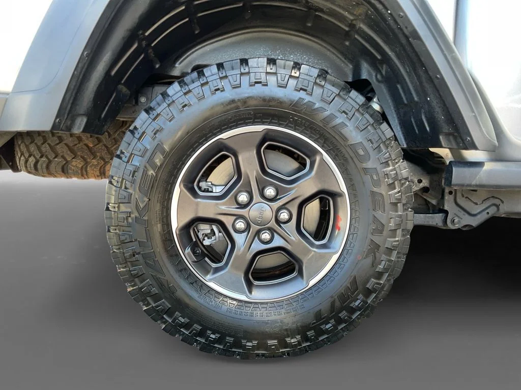 Used 2021 Silver Jeep Rubicon image 10