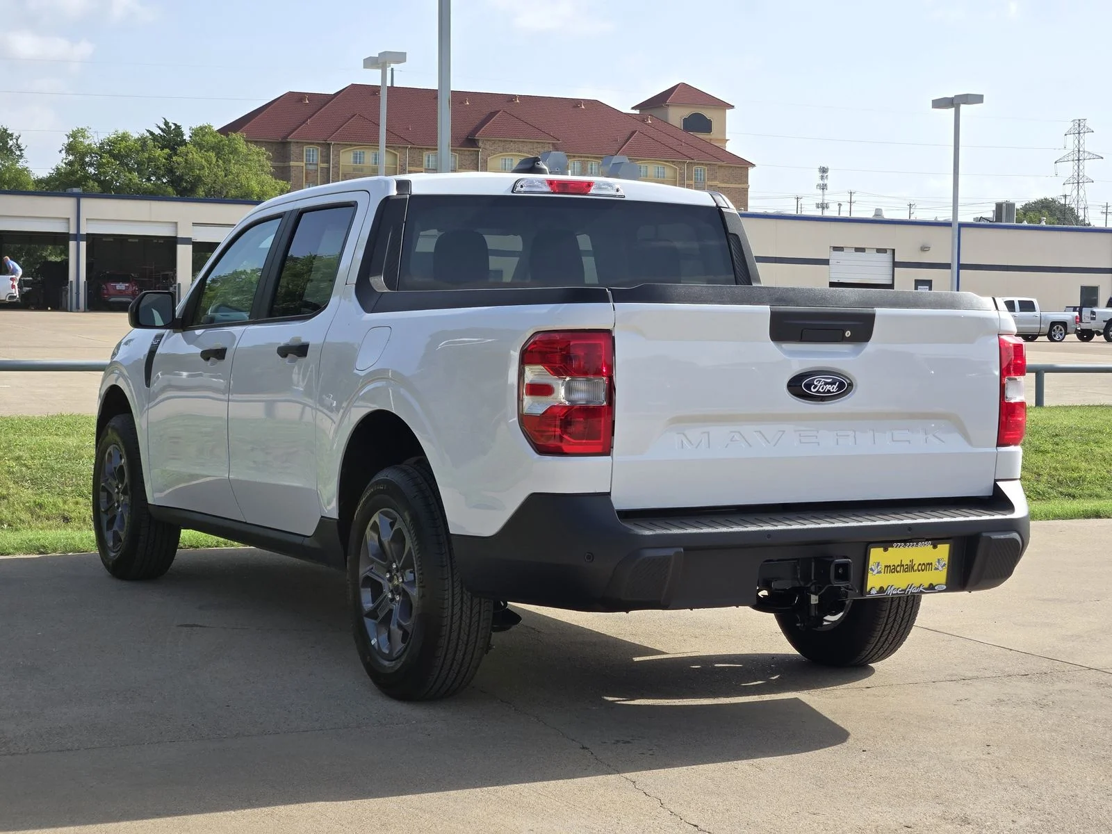 New 2026 Oxford White Ford XLT image 3