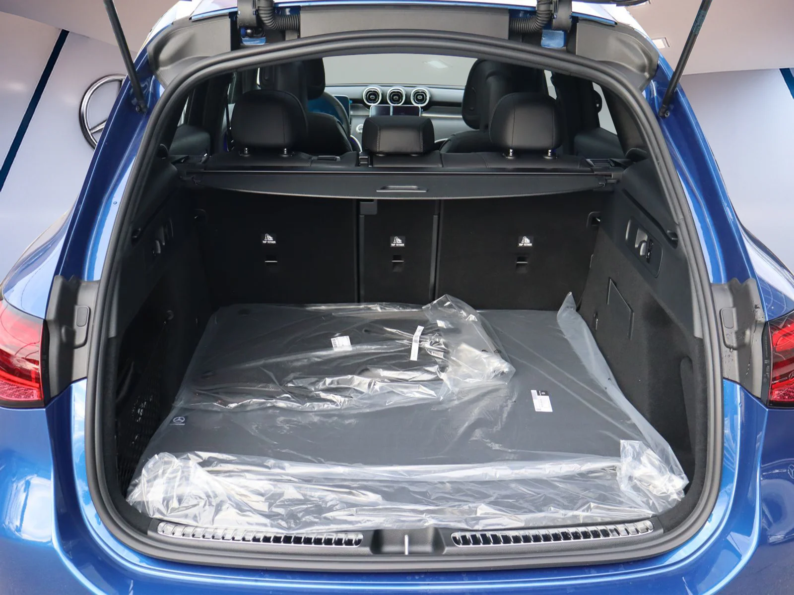 Used 2026 Blue Mercedes-Benz GLC 300 4MATIC SUV image 6