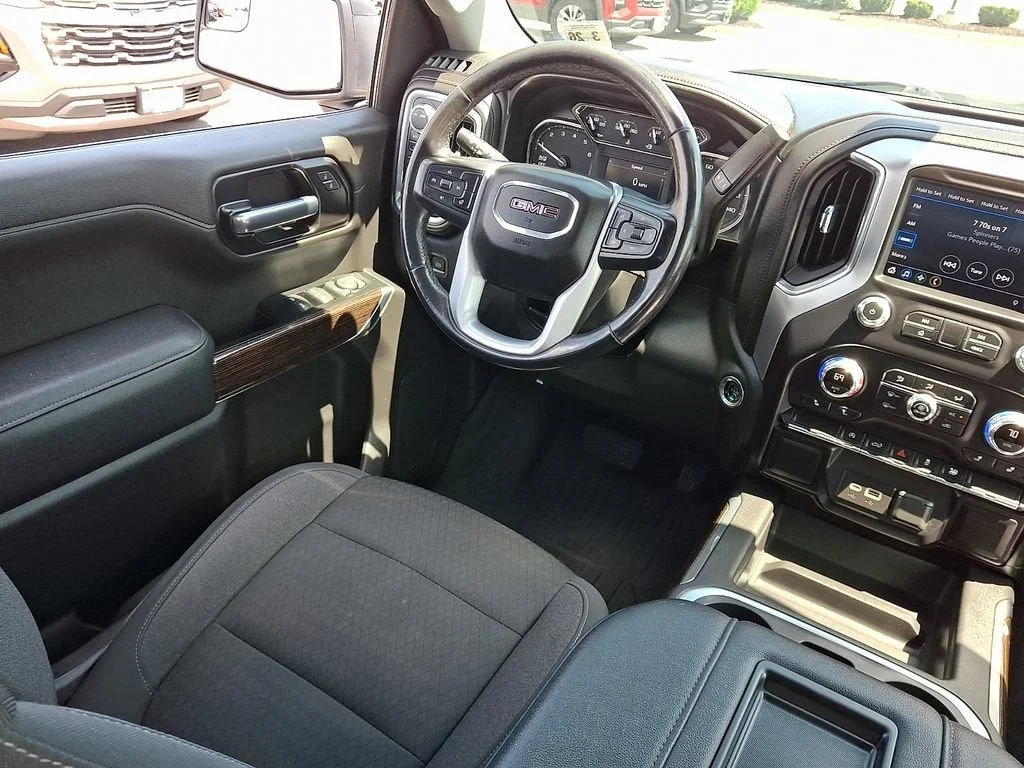 Used 2021 SUMMIT WHITE GMC Elevation image 44