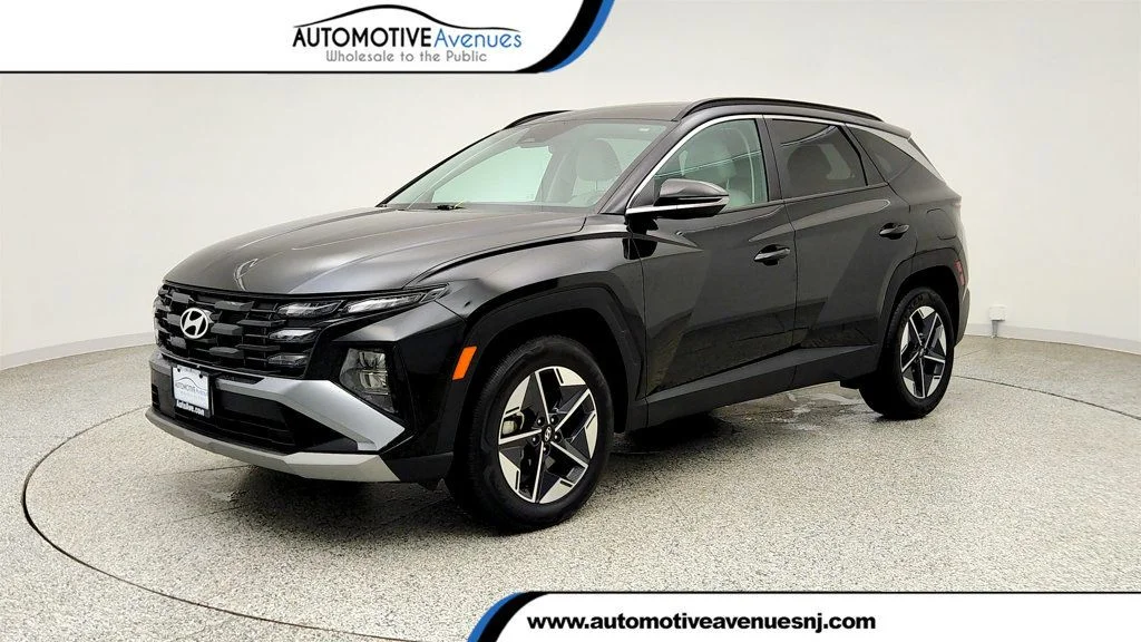 Used 2025 Phantom Black Hyundai SEL Convenience AWD image 1