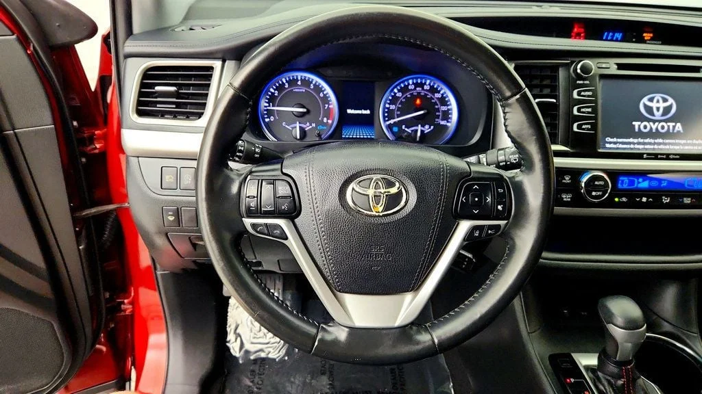 Used 2019 Salsa Red Pearl Toyota SE V6 AWD image 14