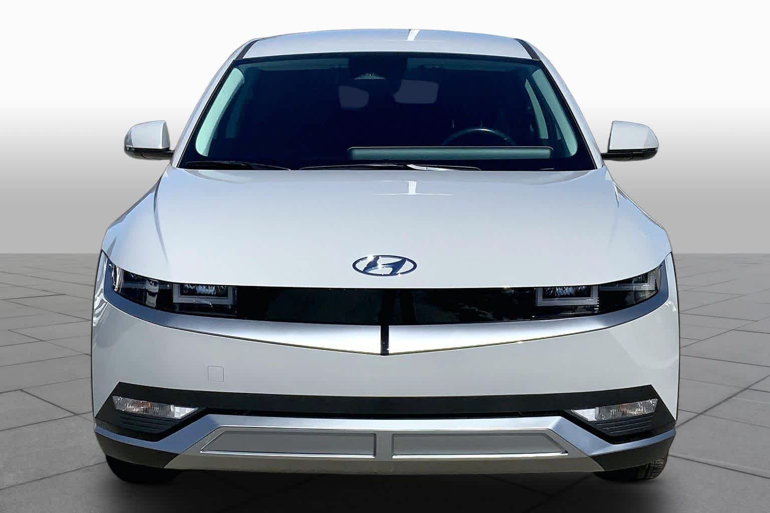 Used 2024 Cyber Gray Hyundai SE image 3