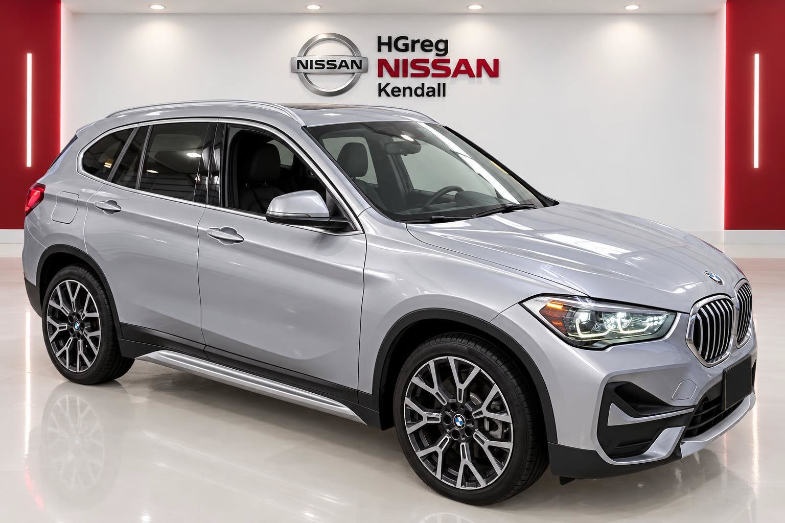 Used 2021 Silver BMW sDrive28i image 3