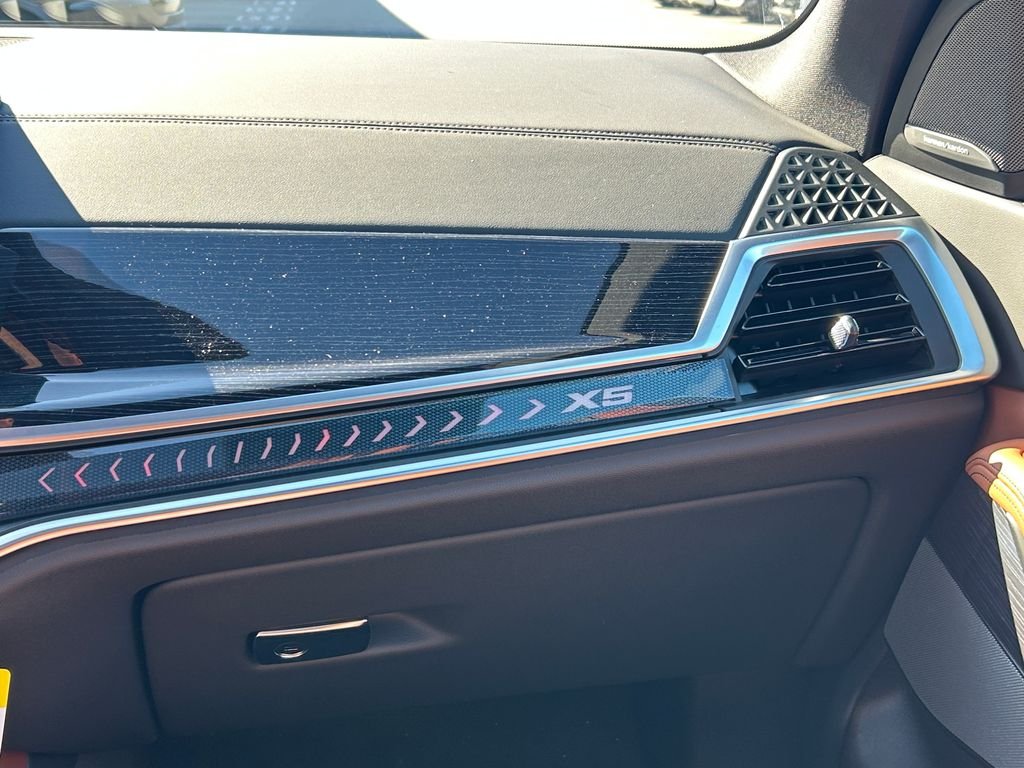 New 2026 Tanzanite Blue II Metallic BMW xDrive50e image 26
