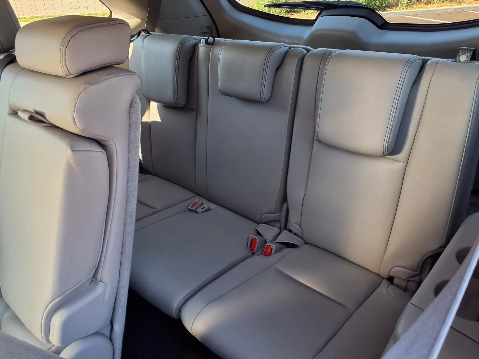 Certified Used 2018 Predawn Gray Mica Toyota XLE image 25