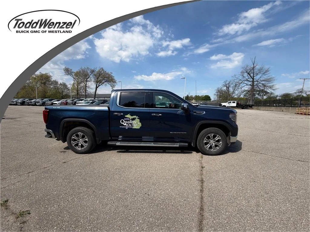 2023 GMC Sierra 4WD Crew Cab Short Box SLT's photo