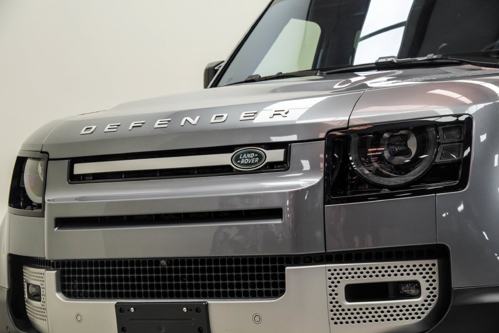 Used 2023 Gray Land Rover SE image 2