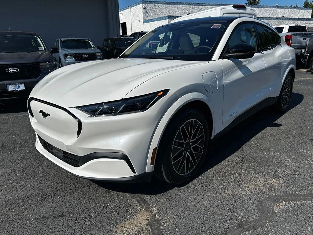 New 2026 Star White Metallic Tri-coat Ford Premium image 6