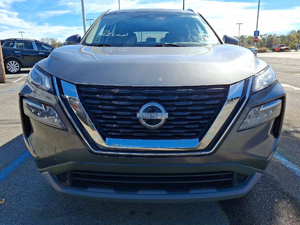 Used 2023 Gray Nissan SV image 2