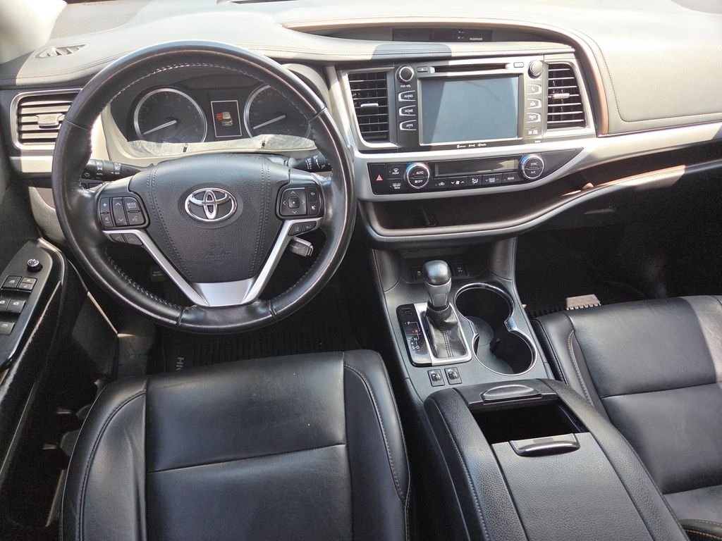 Used 2019 Black Toyota XLE image 18