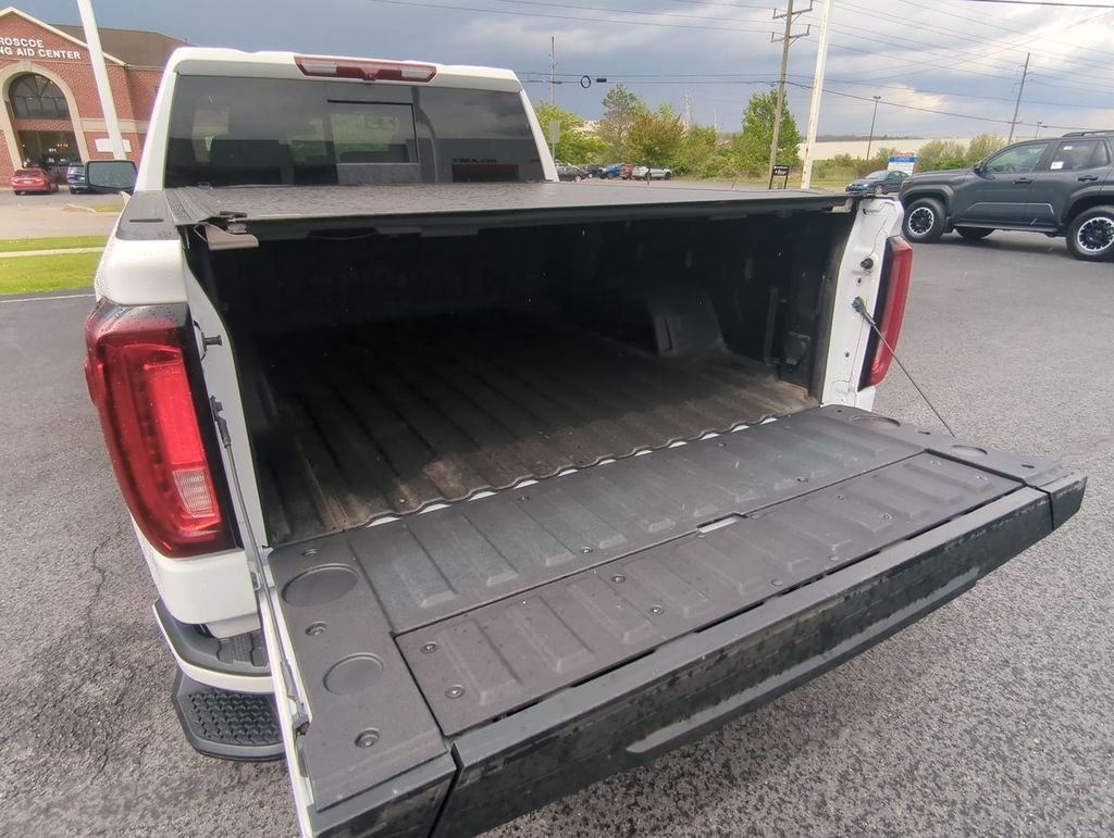 Used 2023 White GMC Denali image 26