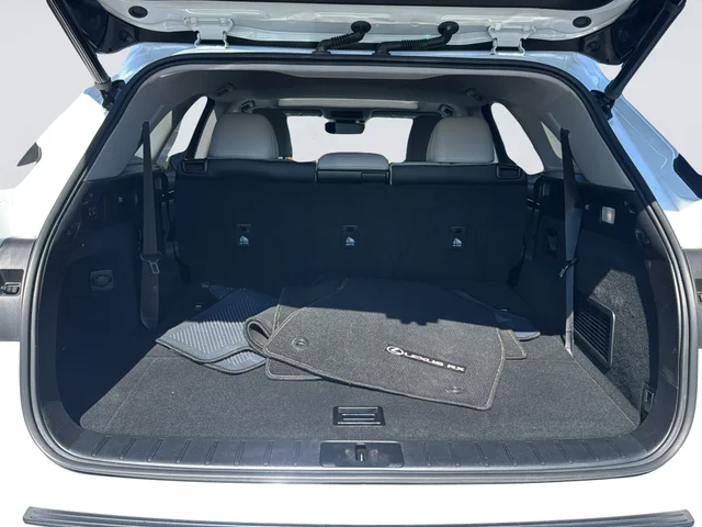 Used 2018 White Lexus 350L image 19
