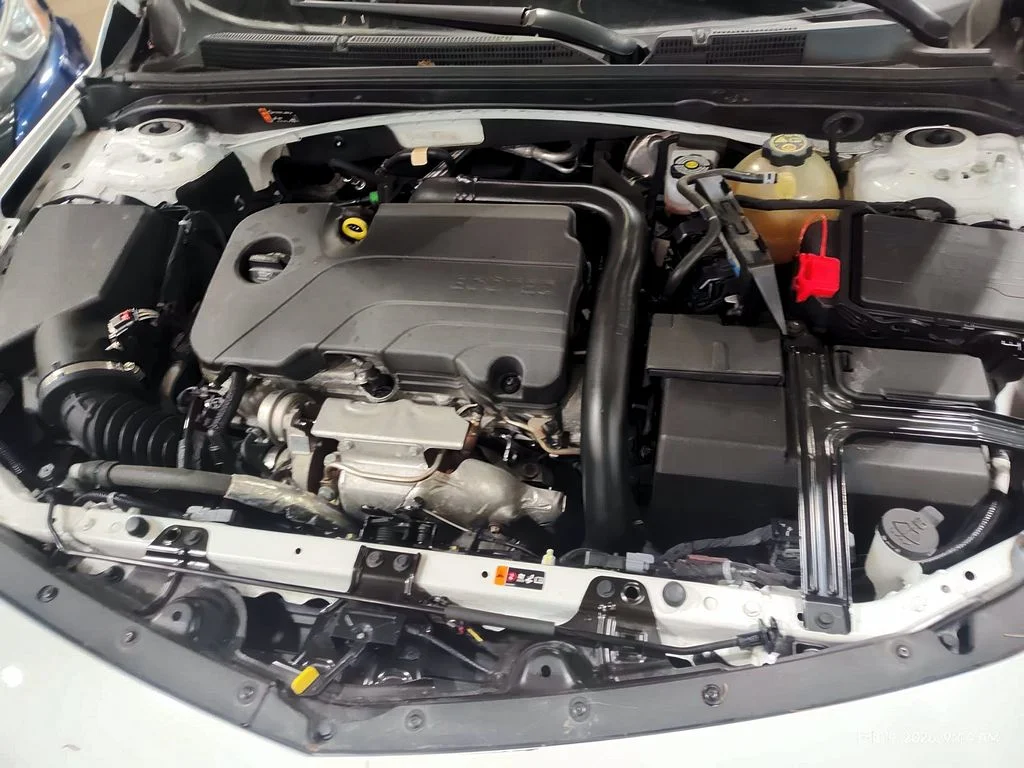 Used 2022 Summit White Chevrolet LT image 16