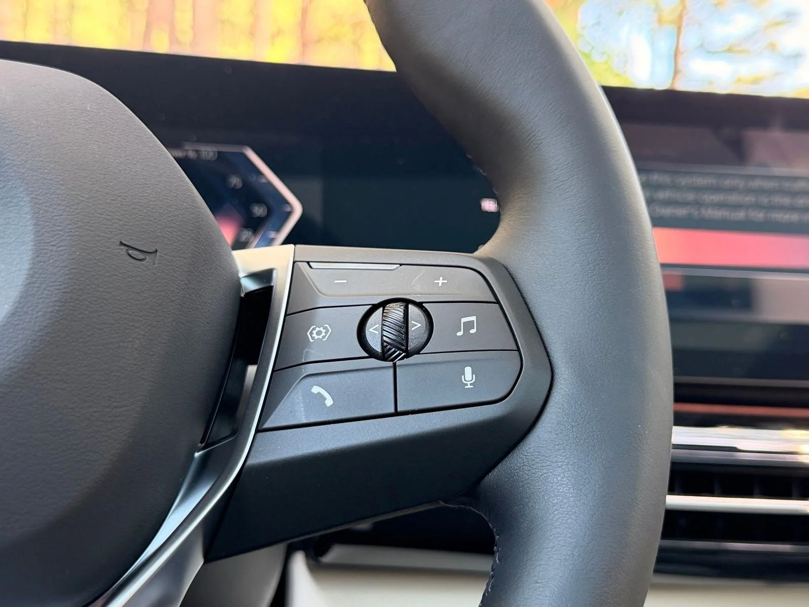 New 2026 Mineral White Metallic BMW xDrive28i image 25