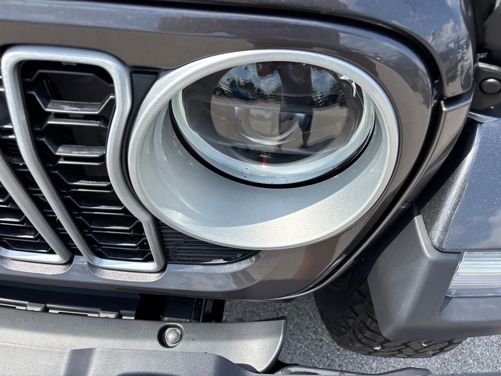 New 2027 Granite Crystal Metallic Clearcoat Jeep Sahara image 7
