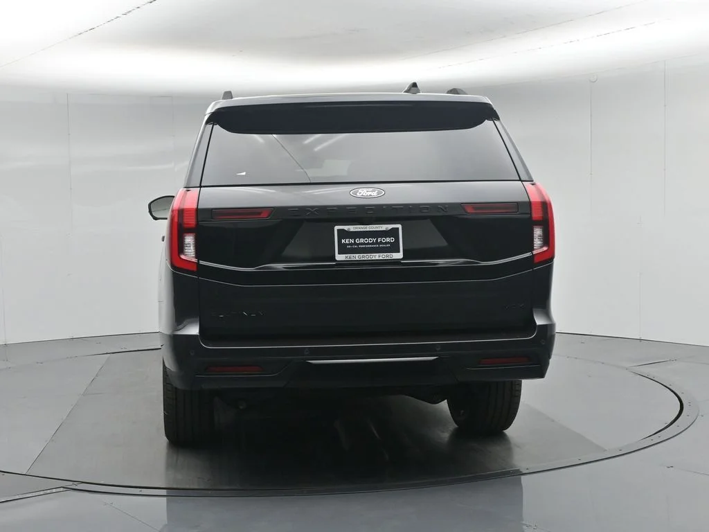 New 2026 Gray Ford Platinum image 31