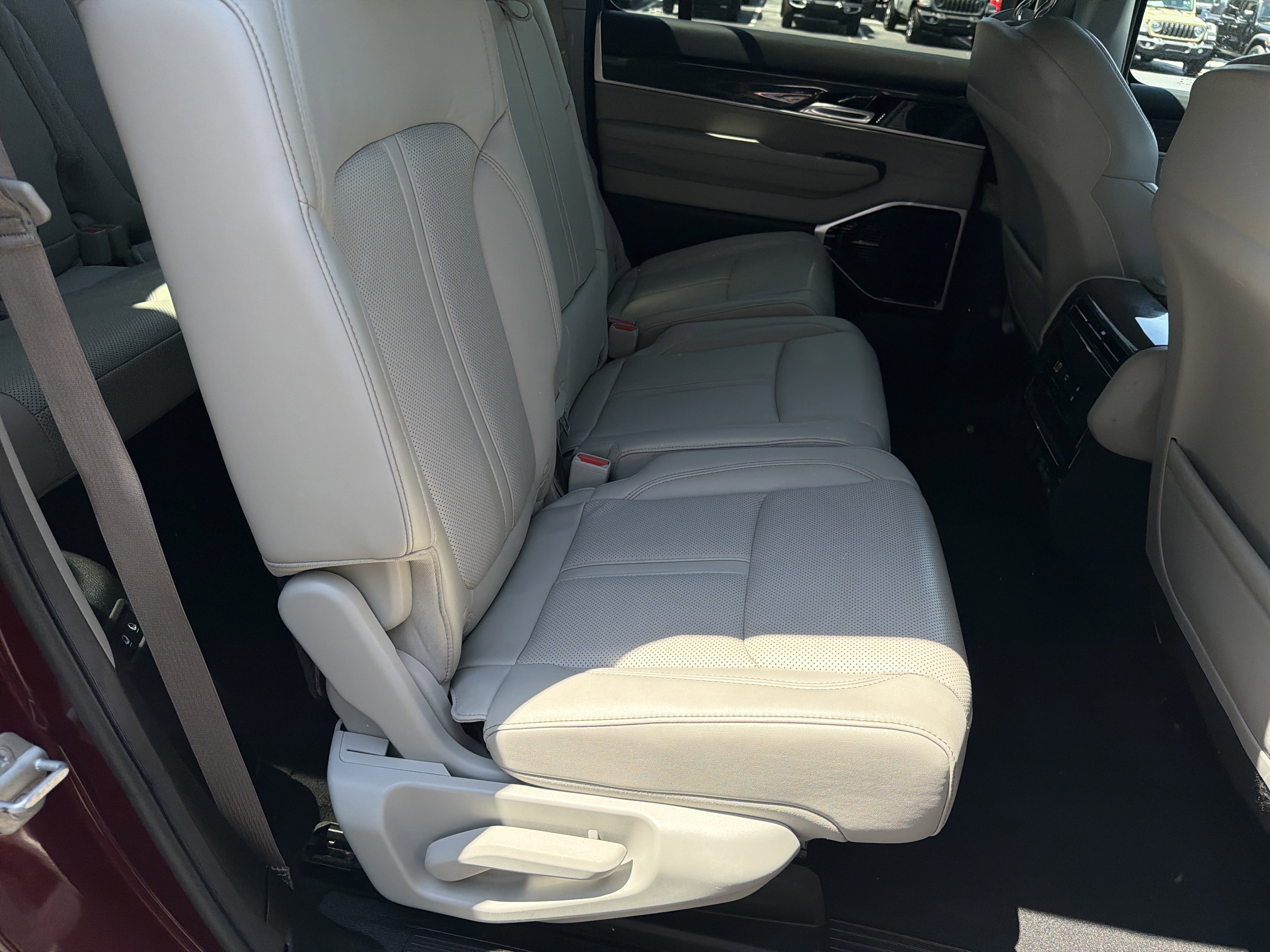 Used 2022 Velvet Red Pearlcoat Jeep Series III image 24