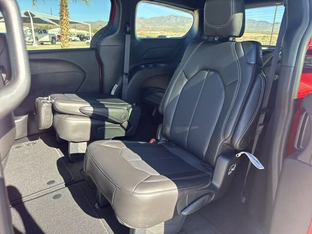 2026 Chrysler Pacifica Select - Photo 11