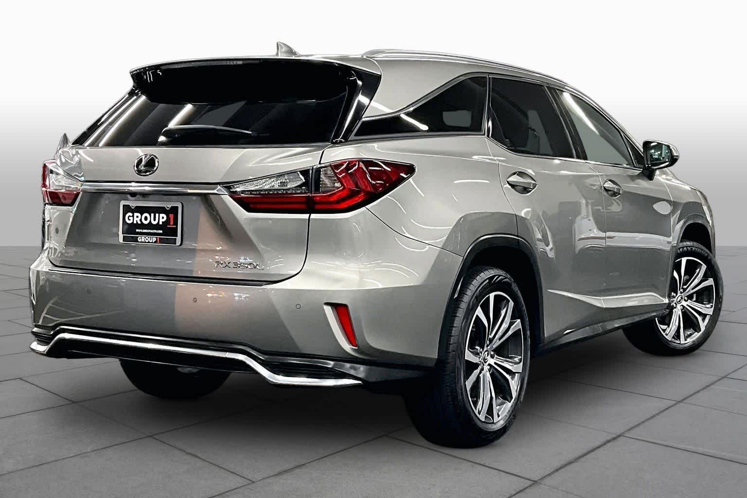 Used 2018 Atomic Silver Lexus  image 12