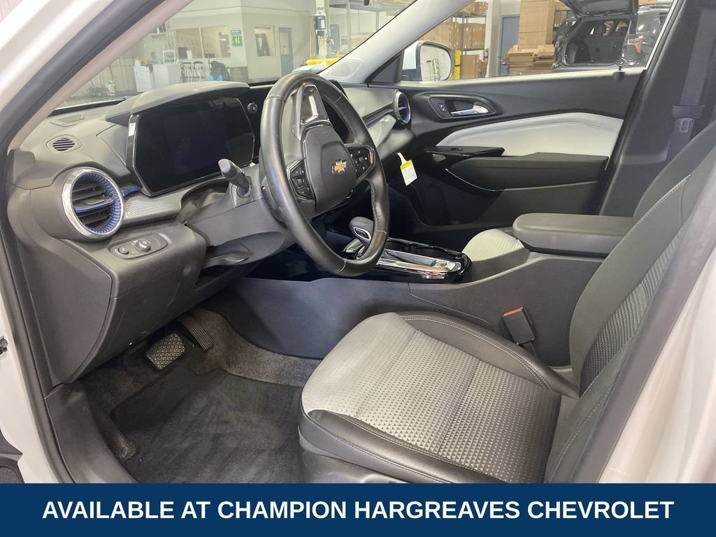 Used 2024 Summit White Chevrolet LT image 13