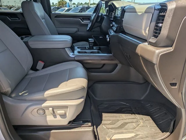 Used 2023 White GMC SLT image 28