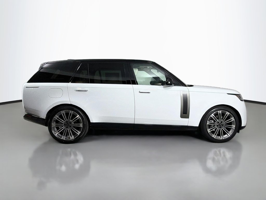 New 2027 Fuji White Land Rover SE image 4