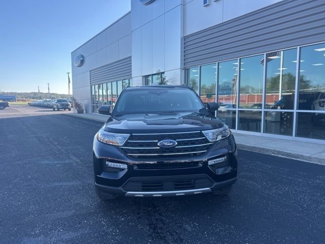 Used 2023 Black Metallic Ford XLT image 2