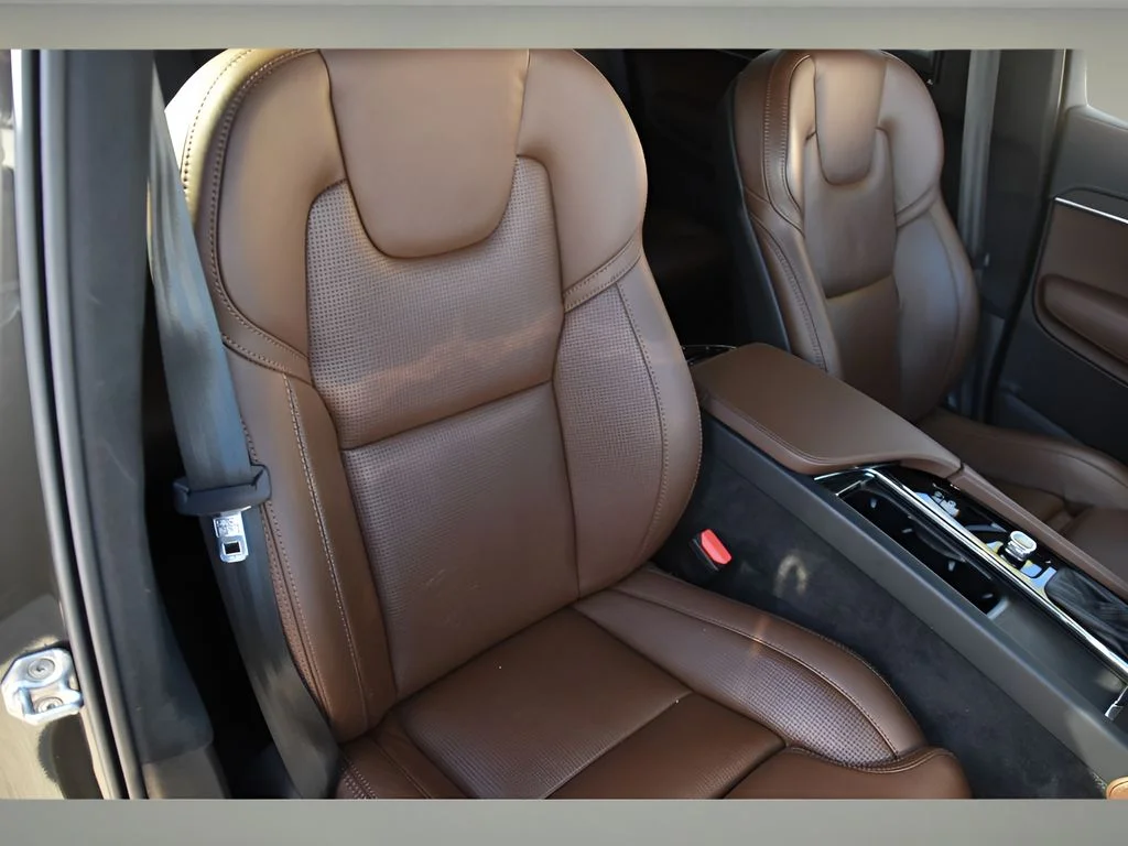 Used 2022 Pine Grey Metallic Volvo Inscription image 32