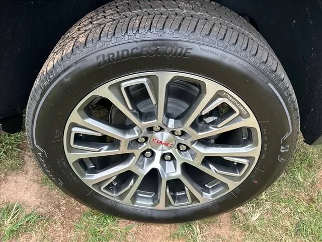 2026 GMC Yukon XL Denali - Photo 17