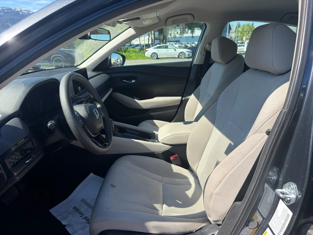 Used 2024 Solar Silver Metallic Honda LX image 5