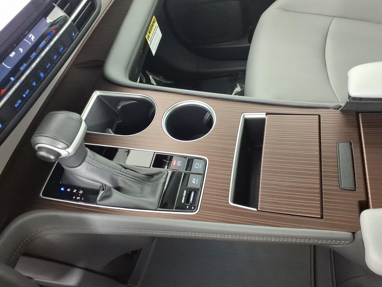 2024 Toyota Sienna XLE - Photo 6