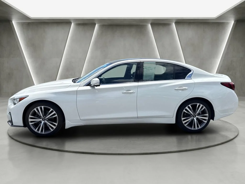 Used 2022 White INFINITI SENSORY image 4