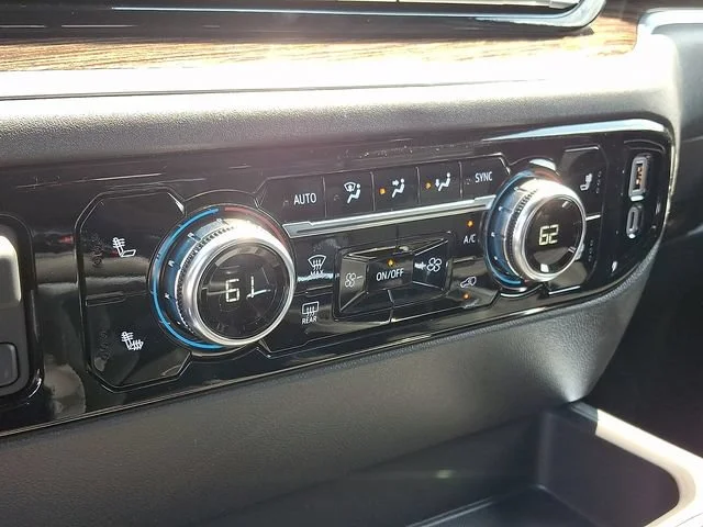 New 2026 Onyx Black GMC Elevation image 15