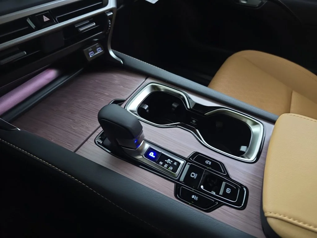 New 2026 Eminent White Pearl Lexus PREMIUM PLUS image 23