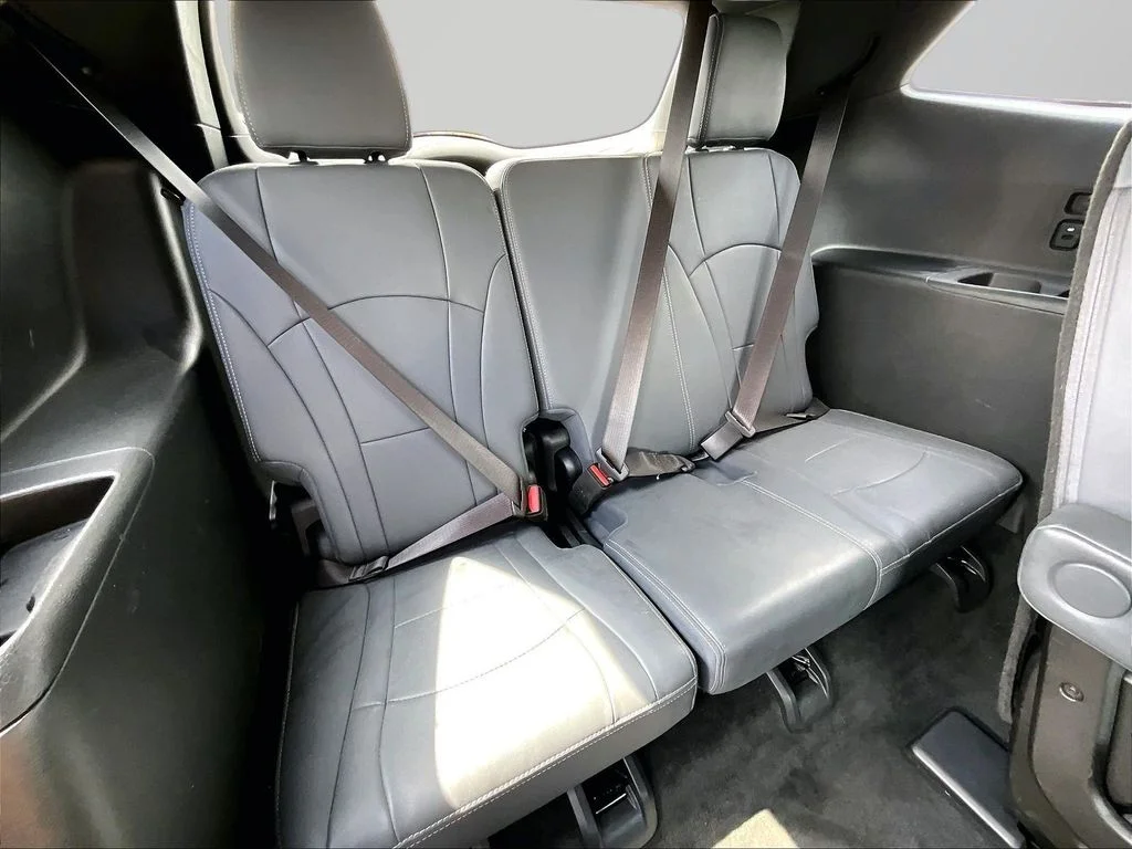 Used 2023 Black Buick Essence image 26
