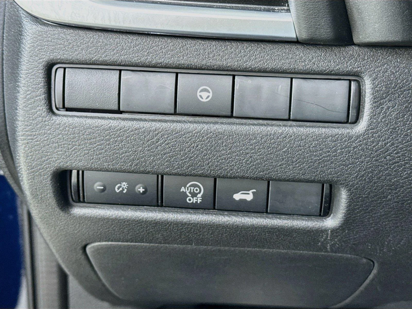 Used 2025 Deep Ocean Blue Pearl Nissan SV image 10