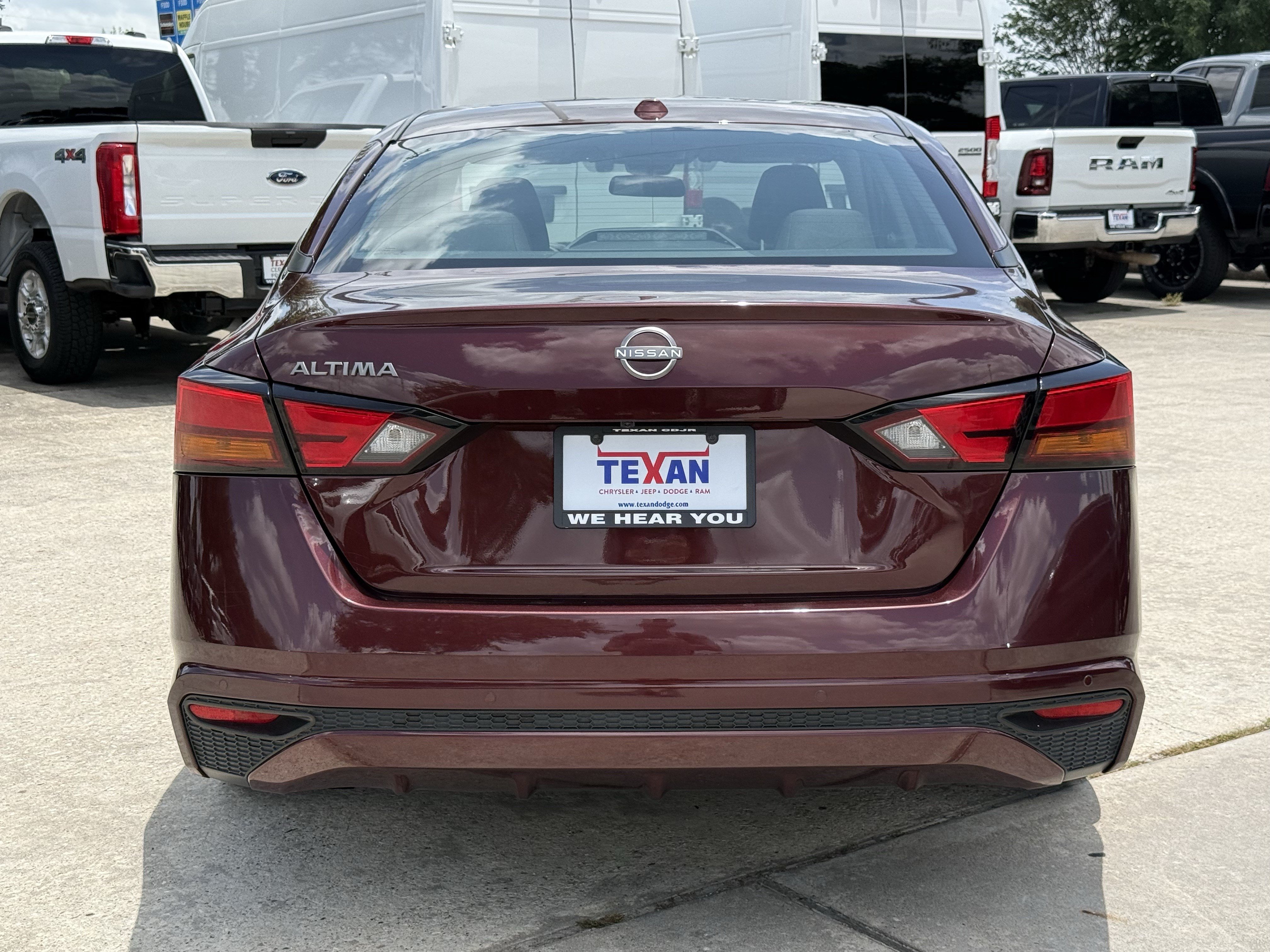 Used 2025 Garnet Pearl Metallic Nissan  image 5