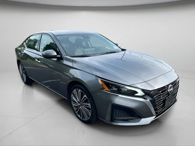 Used 2023 Gun Metallic Nissan 2.5 SL image 4