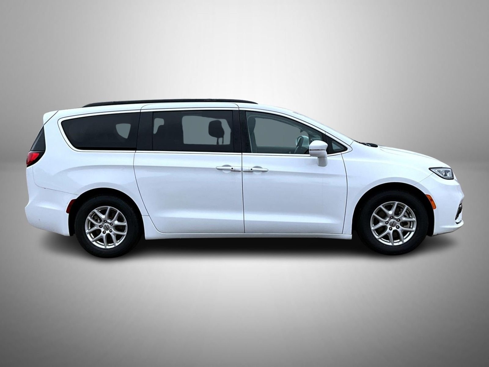Certified Used 2022 White Chrysler Touring L image 4