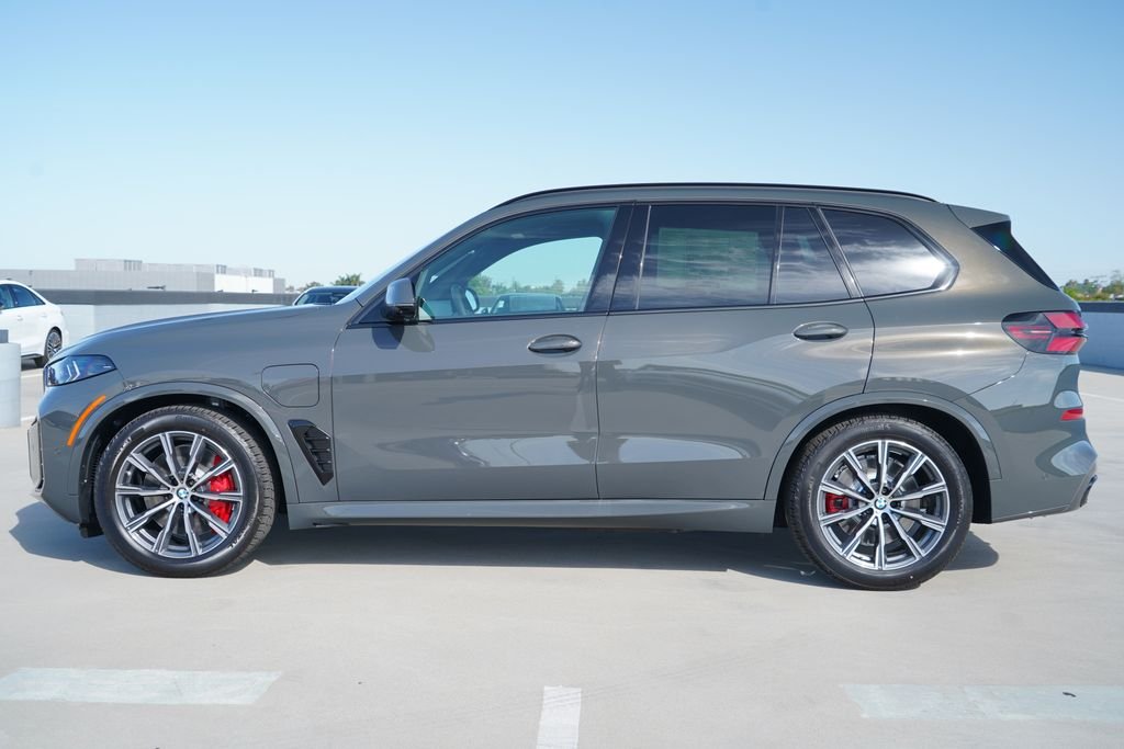 New 2026 Dravit Grey Metallic BMW xDrive50e image 4