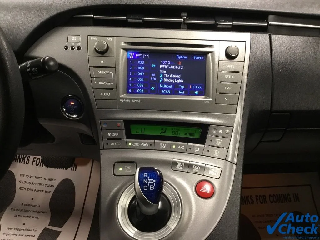 Used 2015 Silver Toyota Three image 52