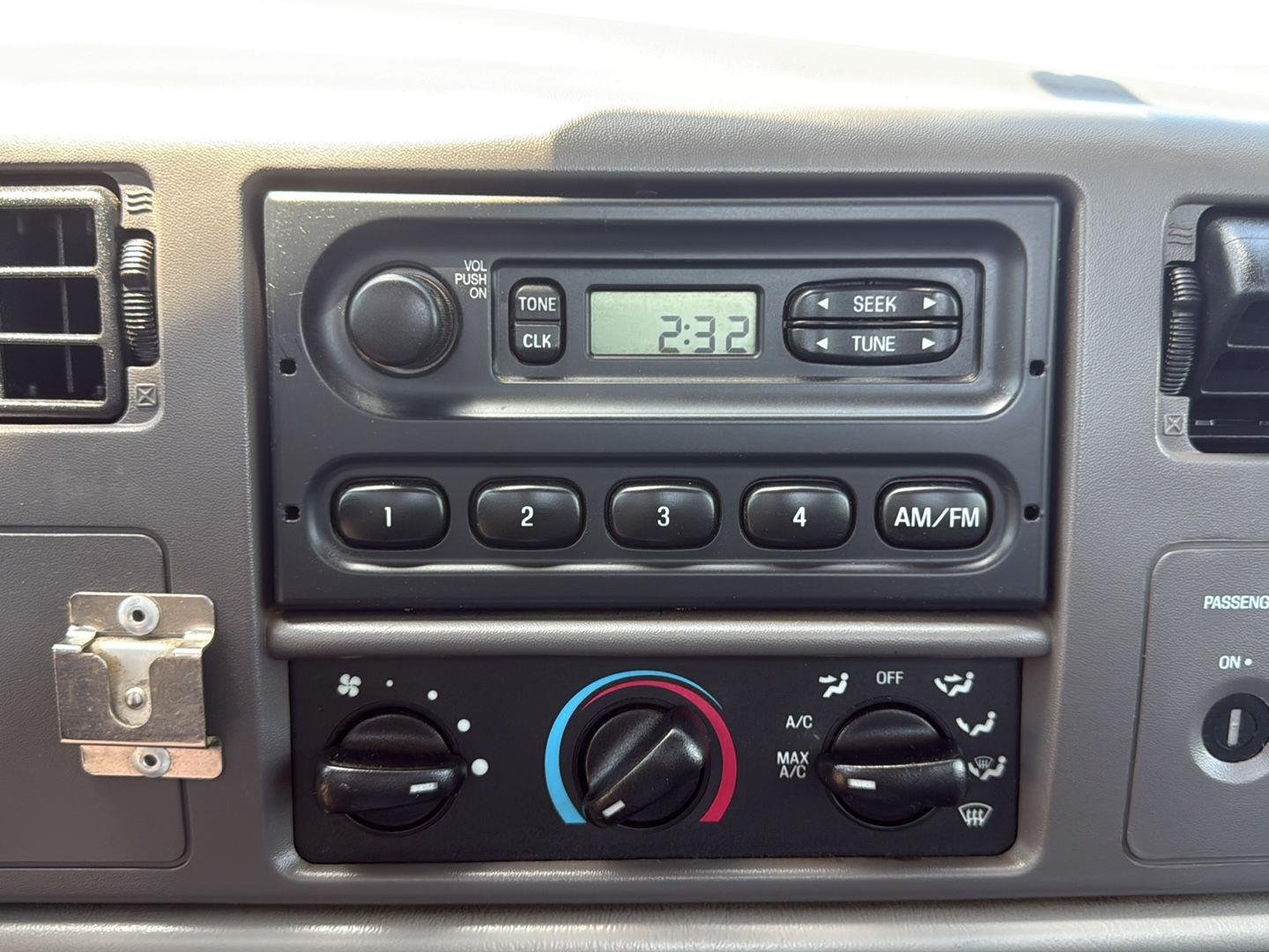 Used 2001 red Ford XL image 17