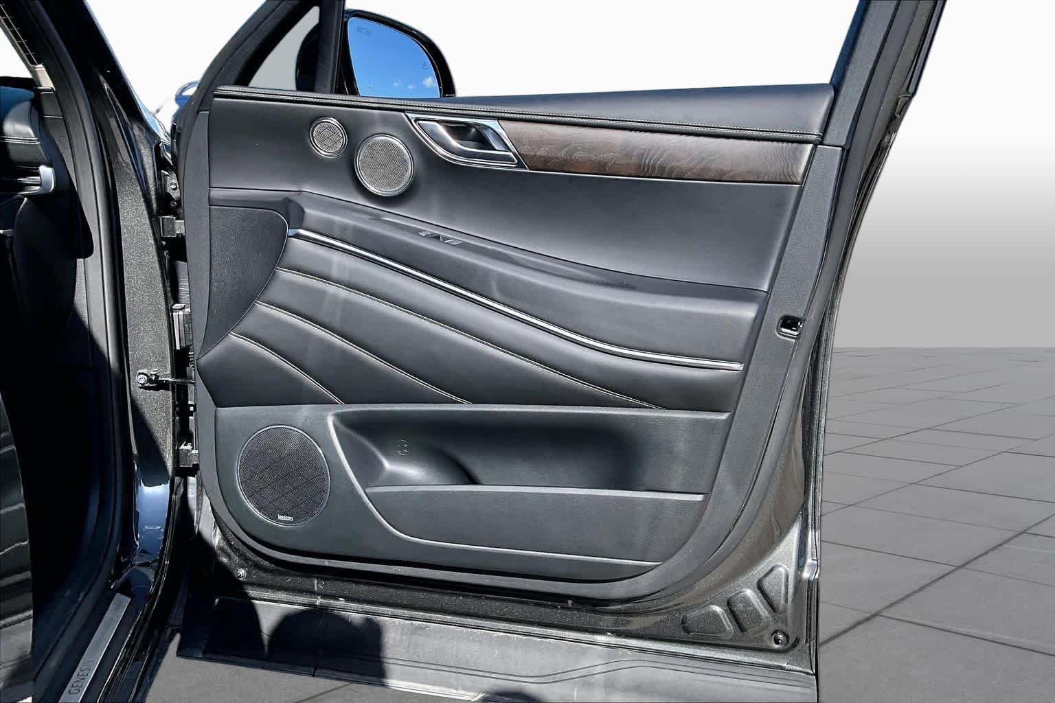 Used 2024 Makalu Gray Genesis  image 22