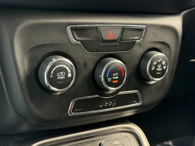 Used 2017 Diamond Black Jeep  image 12